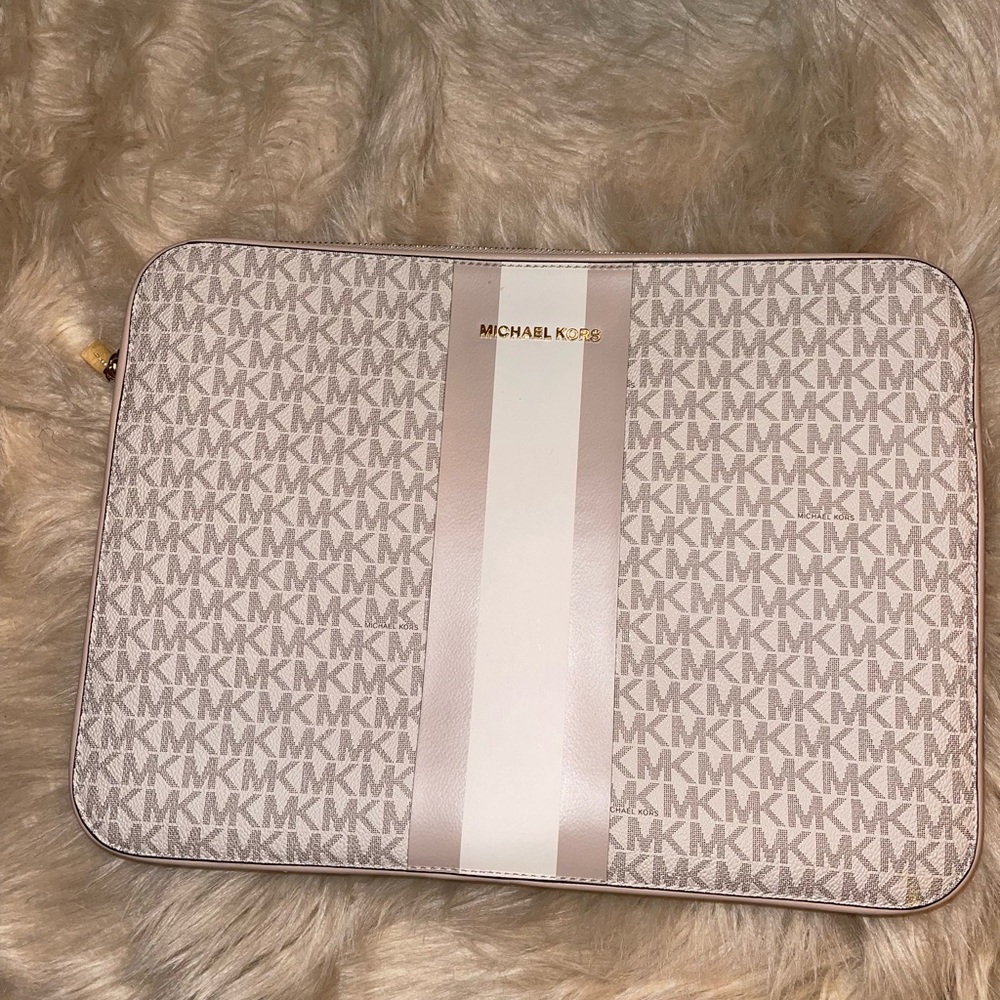 Michael Kors
Jet Set logo-print 13-inch laptop case